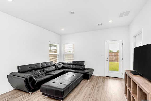 8009 Derick Ave, Baton Rouge, LA 70820