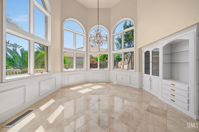 3916 Pinehurst Drive, Bakersfield, CA 93306