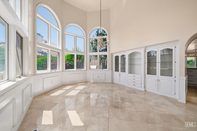 3916 Pinehurst Drive, Bakersfield, CA 93306