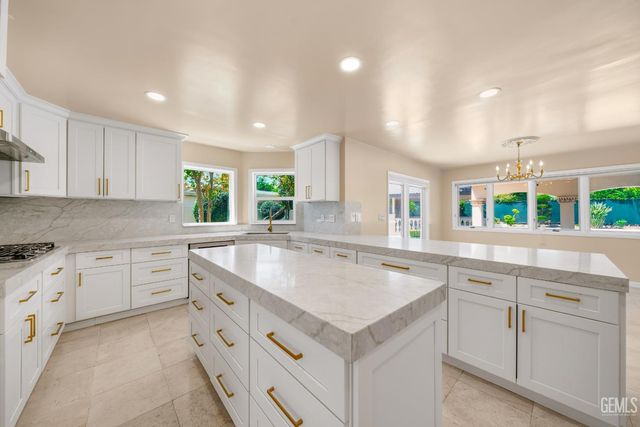 3916 Pinehurst Drive, Bakersfield, CA 93306