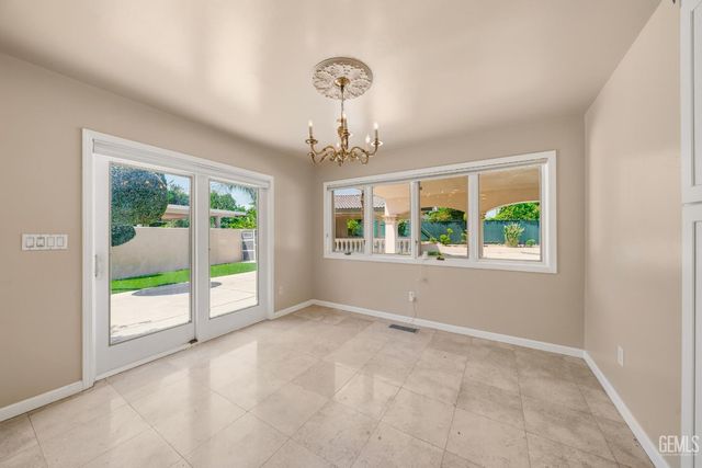 3916 Pinehurst Drive, Bakersfield, CA 93306