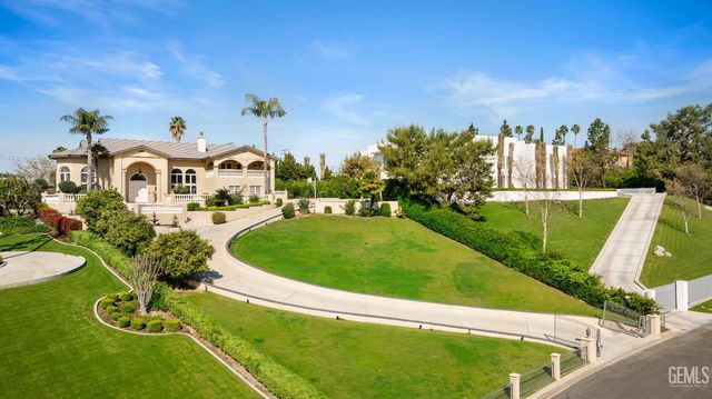 3916 Pinehurst Drive, Bakersfield, CA 93306