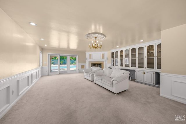 3916 Pinehurst Drive, Bakersfield, CA 93306