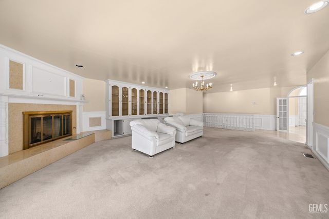 3916 Pinehurst Drive, Bakersfield, CA 93306