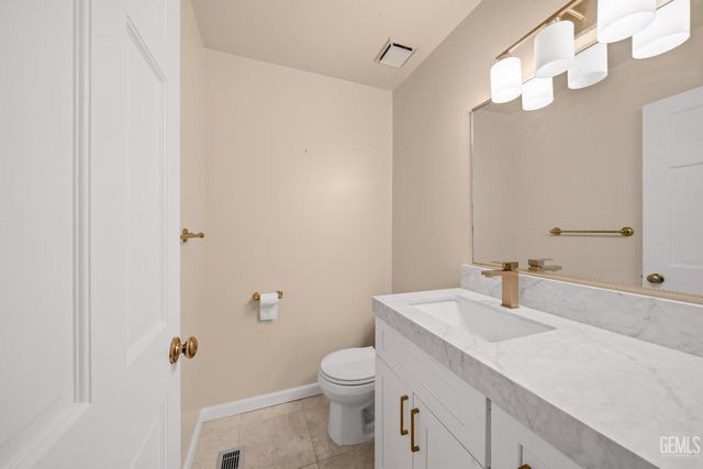 3916 Pinehurst Drive, Bakersfield, CA 93306