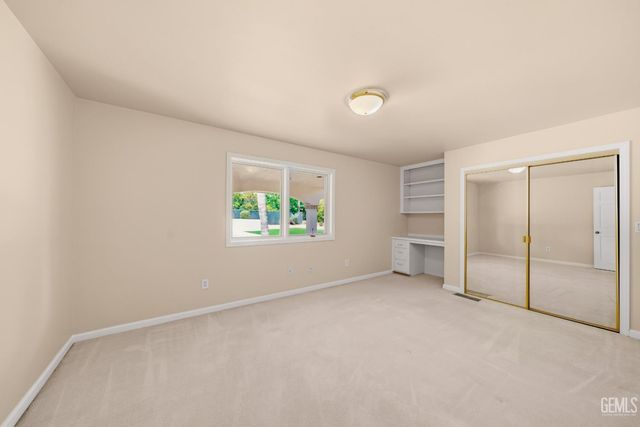 3916 Pinehurst Drive, Bakersfield, CA 93306