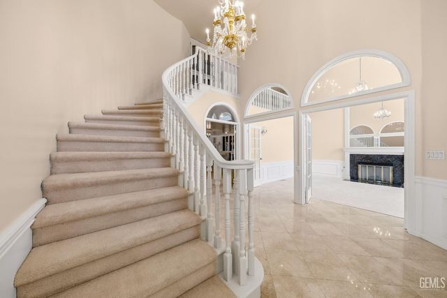3916 Pinehurst Drive, Bakersfield, CA 93306