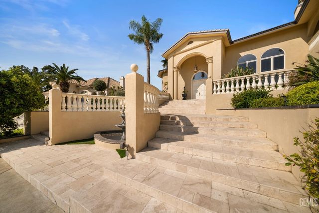 3916 Pinehurst Drive, Bakersfield, CA 93306
