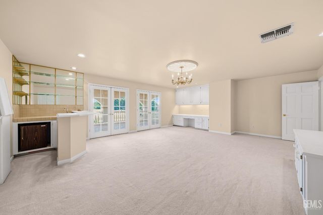3916 Pinehurst Drive, Bakersfield, CA 93306