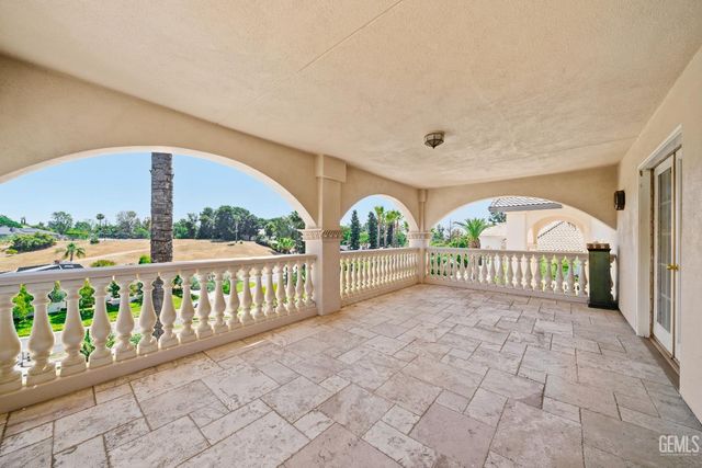 3916 Pinehurst Drive, Bakersfield, CA 93306
