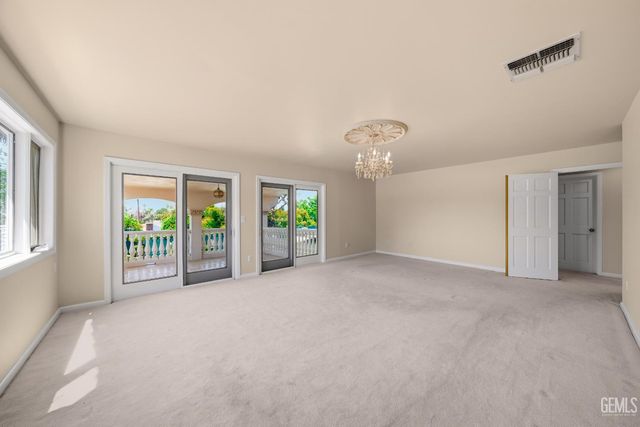 3916 Pinehurst Drive, Bakersfield, CA 93306