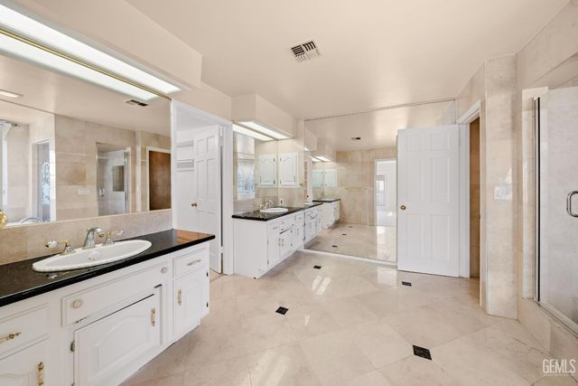 3916 Pinehurst Drive, Bakersfield, CA 93306