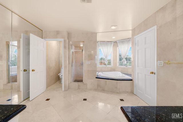 3916 Pinehurst Drive, Bakersfield, CA 93306