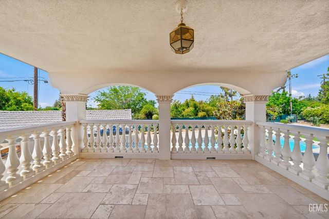 3916 Pinehurst Drive, Bakersfield, CA 93306