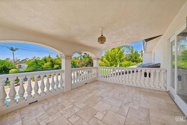 3916 Pinehurst Drive, Bakersfield, CA 93306