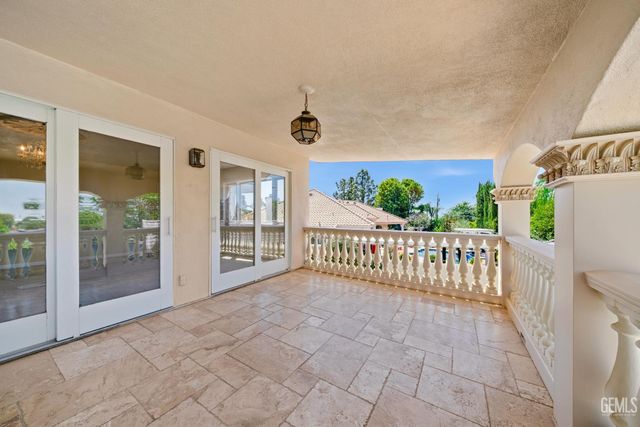 3916 Pinehurst Drive, Bakersfield, CA 93306