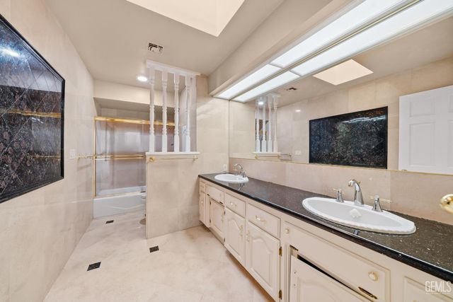 3916 Pinehurst Drive, Bakersfield, CA 93306