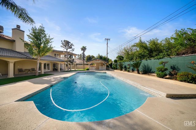 3916 Pinehurst Drive, Bakersfield, CA 93306