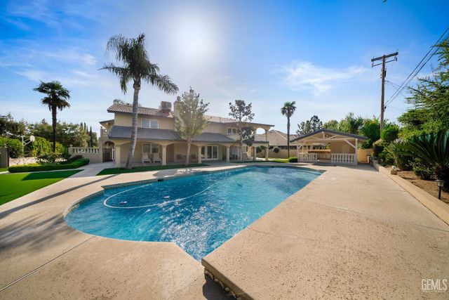 3916 Pinehurst Drive, Bakersfield, CA 93306