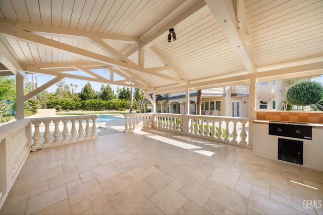 3916 Pinehurst Drive, Bakersfield, CA 93306