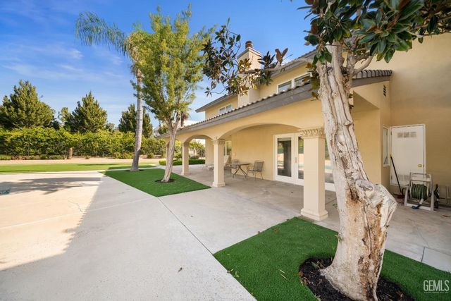 3916 Pinehurst Drive, Bakersfield, CA 93306