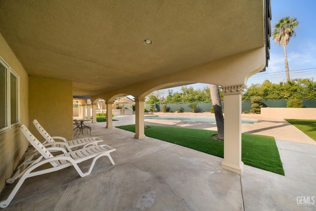 3916 Pinehurst Drive, Bakersfield, CA 93306