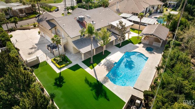 3916 Pinehurst Drive, Bakersfield, CA 93306