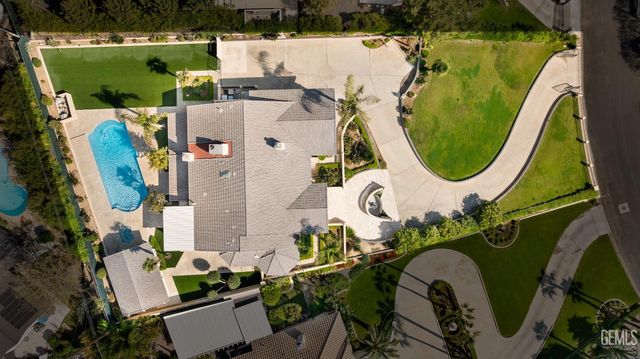 3916 Pinehurst Drive, Bakersfield, CA 93306