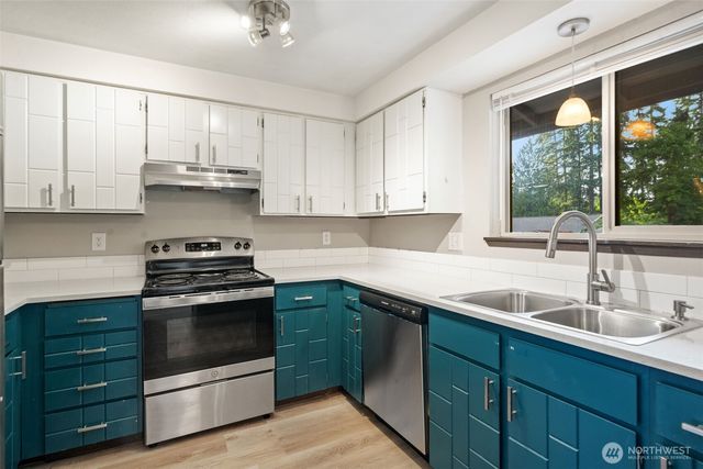 8785 SE Sedgwick Road, Port Orchard, WA 98366