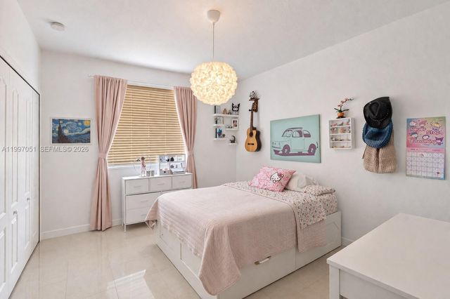 8968 NW 180th Ter, Hialeah, FL 33018