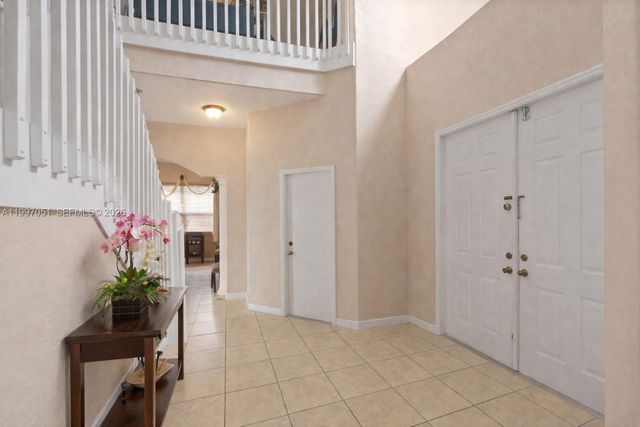 8968 NW 180th Ter, Hialeah, FL 33018