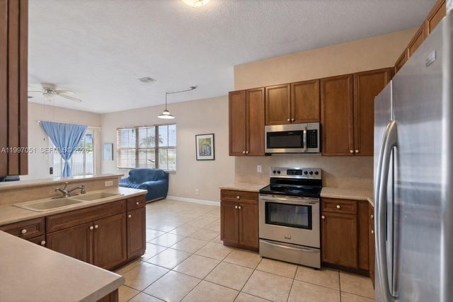 8968 NW 180th Ter, Hialeah, FL 33018