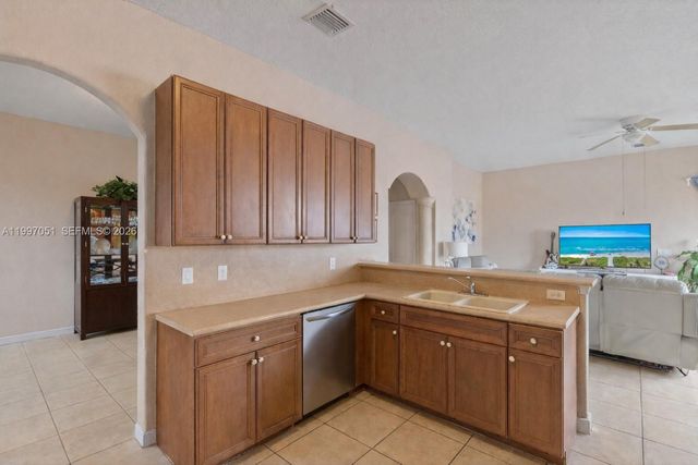 8968 NW 180th Ter, Hialeah, FL 33018