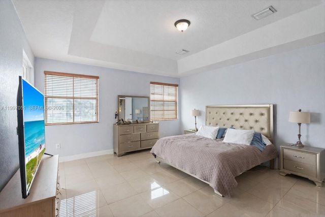 8968 NW 180th Ter, Hialeah, FL 33018