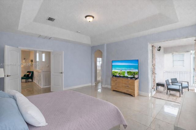 8968 NW 180th Ter, Hialeah, FL 33018