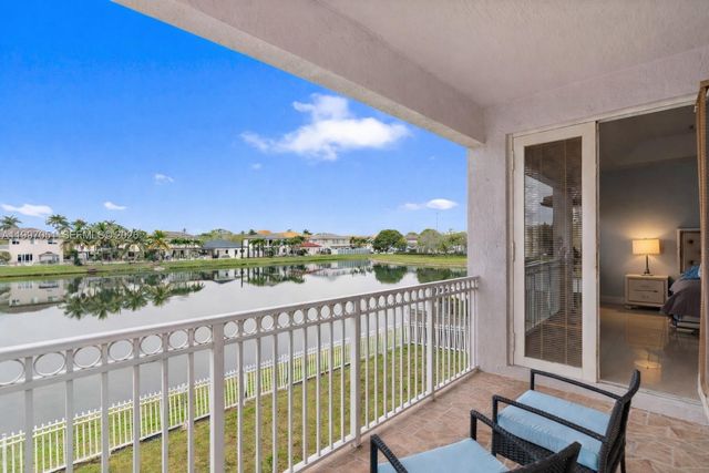 8968 NW 180th Ter, Hialeah, FL 33018