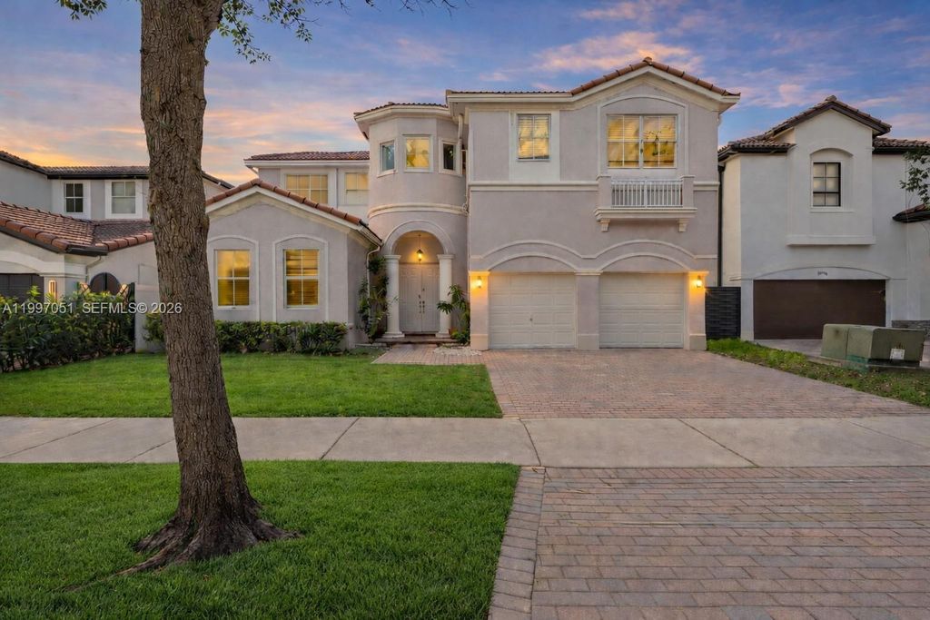 8968 NW 180th Ter, Hialeah, FL 33018