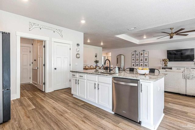 7612 Dewey Jernigan Rd, Pace, FL 32571