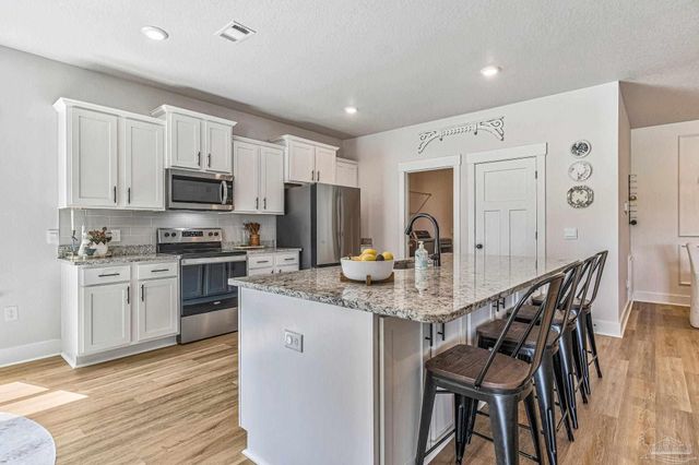 7612 Dewey Jernigan Rd, Pace, FL 32571