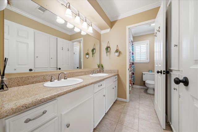 8307 Creekstone Circle, Houston, TX 77055