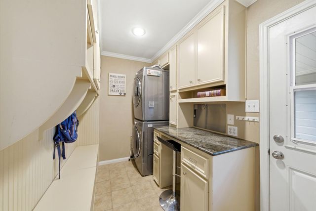 8307 Creekstone Circle, Houston, TX 77055