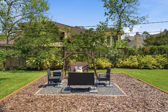 8307 Creekstone Circle, Houston, TX 77055