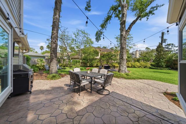 8307 Creekstone Circle, Houston, TX 77055