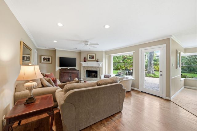 8307 Creekstone Circle, Houston, TX 77055