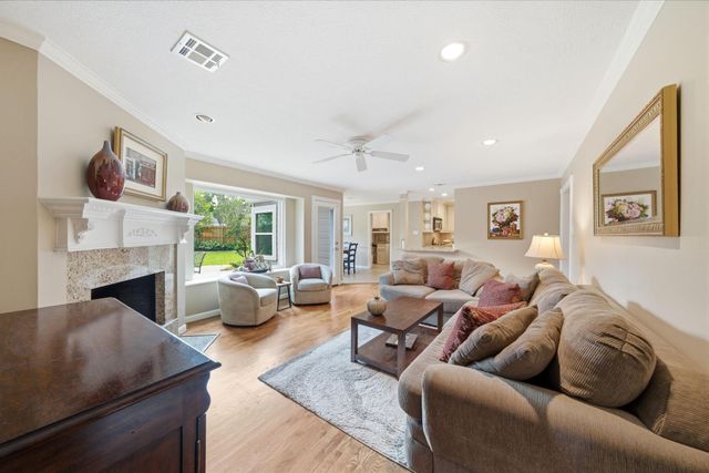 8307 Creekstone Circle, Houston, TX 77055