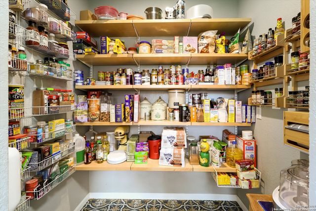 329 Cimarron, Floresville, TX 78114