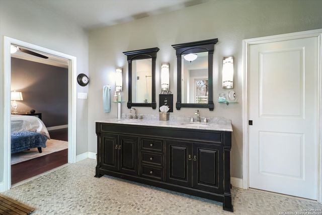 329 Cimarron, Floresville, TX 78114