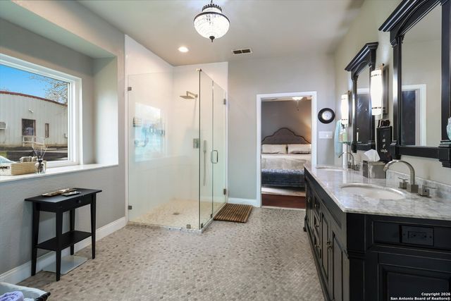 329 Cimarron, Floresville, TX 78114