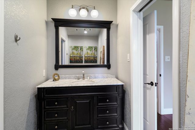 329 Cimarron, Floresville, TX 78114