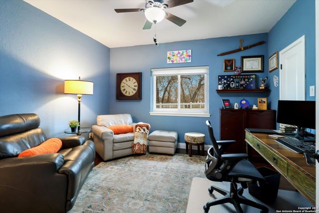 329 Cimarron, Floresville, TX 78114